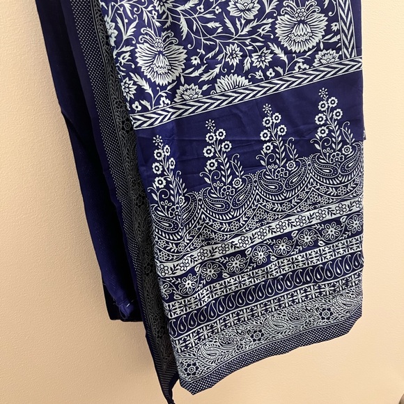 Stunning scarf - Picture 8 of 8